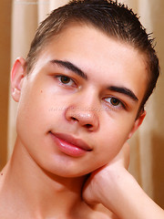 Kenzo posing near the mirror - Gay boys pics at Twinkest.com