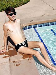 A Twink Boys Favorite Toy - Gay boys pics at Twinkest.com