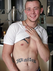 Tattooed Kyle Collins stroking his small cock. - Gay boys pics at Twinkest.com