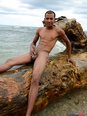 Quirky Young Yank Tourist Gets His Holes Pummelled On The Beach By A Monster Black Dick! - Gay boys pics at Twinkest.com