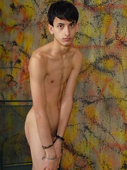 18 Twinks in Hot Action - Gay boys pics at Twinkest.com