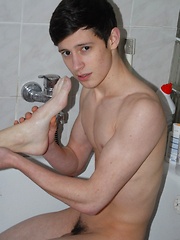 Young Twinks in The Shower - Gay boys pics at Twinkest.com