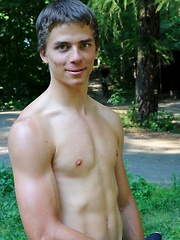 Outdoor Workout - Gay boys pics at Twinkest.com