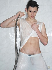 Cute Boy in the Bath - Gay boys pics at Twinkest.com