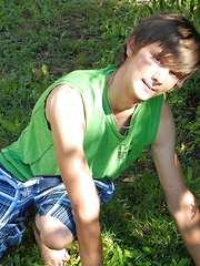 Look at angelic and cute face on this dude - Gay boys pics at Twinkest.com