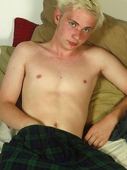 Cute blond twink Cody Long busts a nut. - Gay boys pics at Twinkest.com