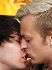 Woken For A Bareback Fuck - Gay boys pics at Twinkest.com