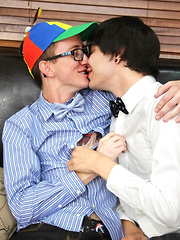 Geeky Twinks Love The Dick! - Gay boys pics at Twinkest.com