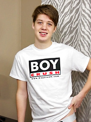 Adorable Alex Puts On A Show - Gay boys pics at Twinkest.com