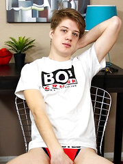 Adorable Alex Puts On A Show - Gay boys pics at Twinkest.com