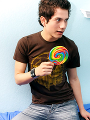 Giovanni Caught Being Nosey! - Gay boys pics at Twinkest.com