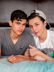 Justin Jumps Trey - Gay boys pics at Twinkest.com